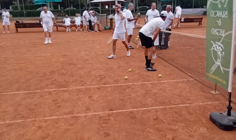 Photo Gallery di Tennis in Bianco & Legno a Bersaglio