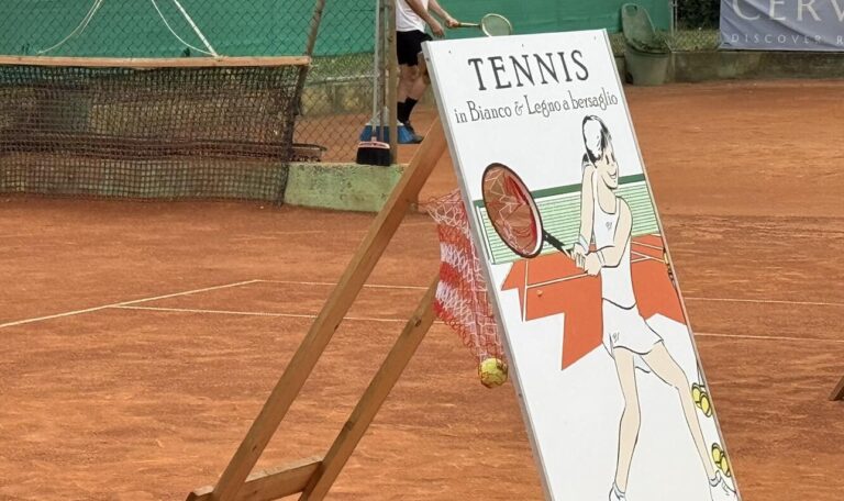 Il Bersaglio della gara di Tennis in Bianco e Legno